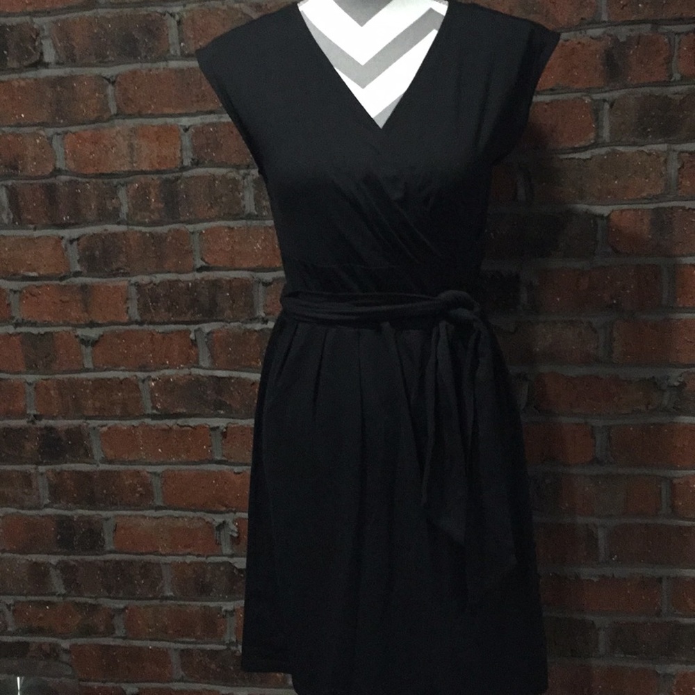 Women’s Ann Taylor Loft black dress. Size XS.